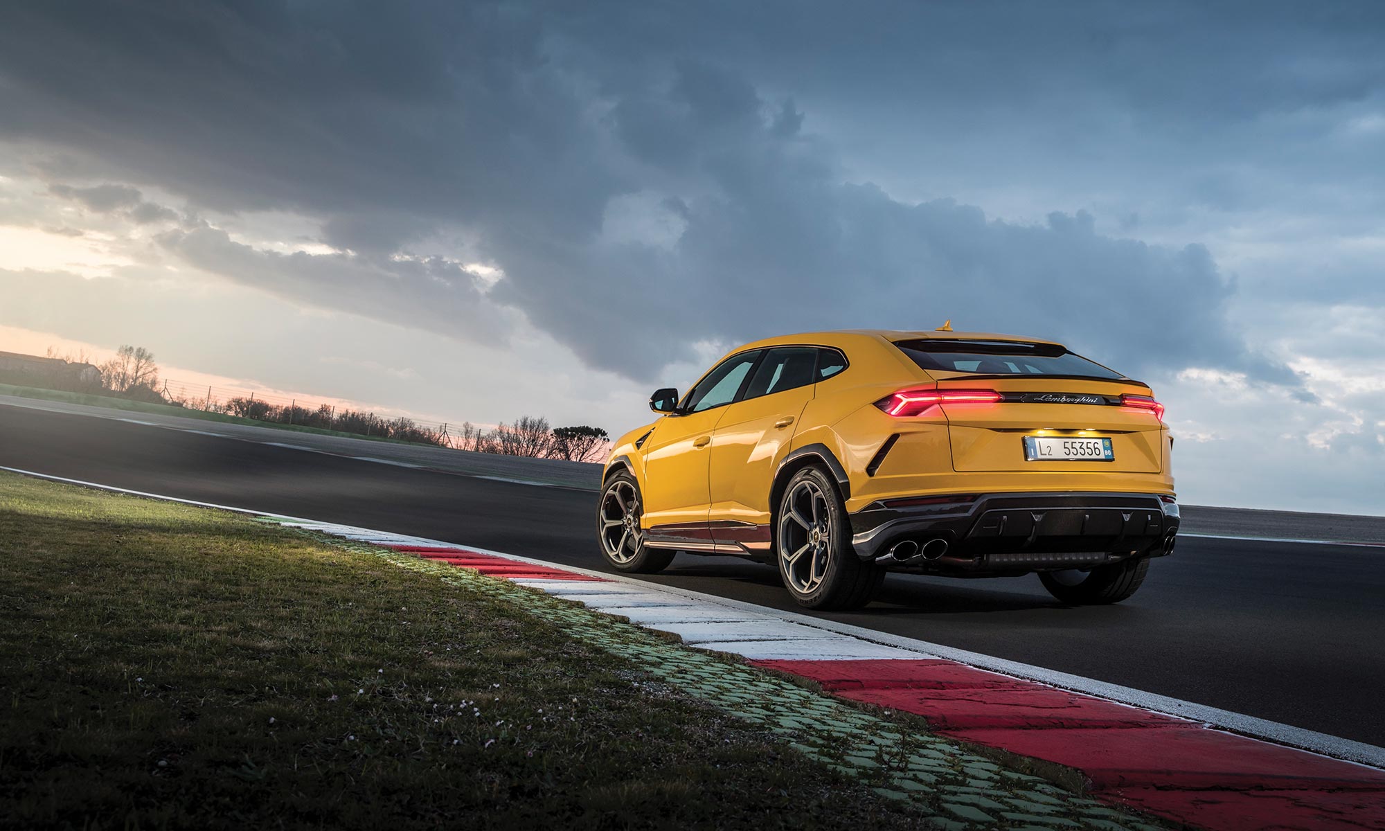 Lamborghini Urus Luxury Suv