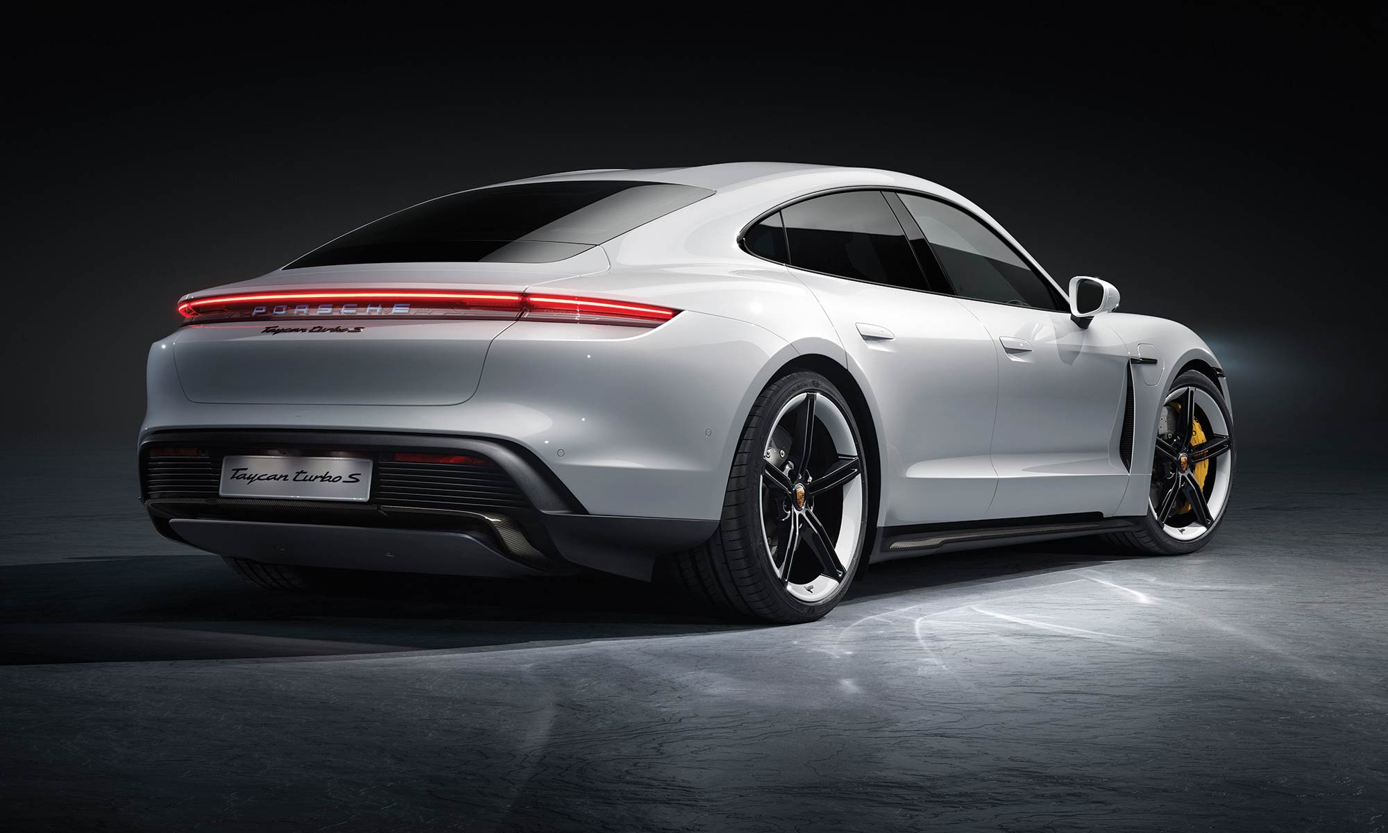 Porsche taycan габариты